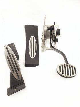 234.co1d09 Gas And Brake Pedal With Dead Oem 2009 Mini Cooper Clubman