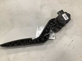234.gm8d11 Equinox 2011 Accelerator Parts 297216