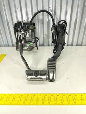 234.ma1v15 14 15 Maserati Ghibli Sq4 Sedan 3.0l At Gas Accelerator And Brake Stop Pedal S