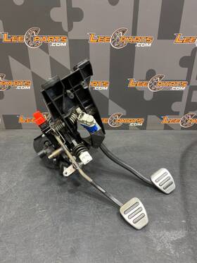 7093 5725 2012 Ford Mustang Boss 302 Oem Brake Clutch Pedal Box Pedals Used