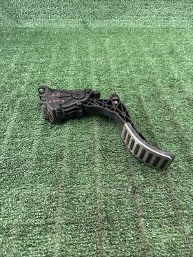 234.au1k02 Audi Fuel Pedal Gas With Sensor 1999-2006 Tt Automatic 1.8t Oem