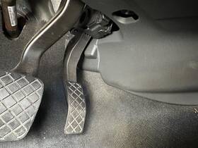 234.au1l12 Audi Accelerator Fuel Gas Pedal With Sensor 2012 A4