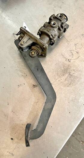 T-290181 Bendix 5006808 Freightliner Pedal And Foot Brake Air Valve E-6