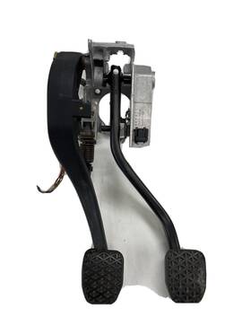 1.11.02-9704 Bmw 06 330xi Clutch And Brake Pedal Assembly Oem