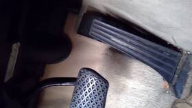 Bmw 234.bm1g06 650i Convertible 2006 4.8l Automatic Rwd Accelerator Gas Pedal 482446