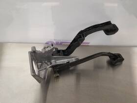 234.bm1z00 Bmw 00 2000 Z3 Roadster Convertible Accelerator Pedal With Clutch