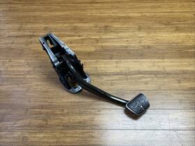 35006873112 Bmw 2018-2026 X7 G07 Front Foot Brake Stop Pedal With Bracket 35k Miles Oem