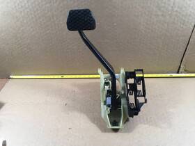 0610511a Bmw 6770693 2014-2018 X5 E70 Automatic Transmission Brake Pedal Oem