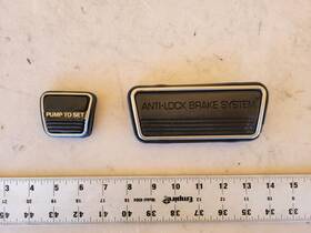1643462 Buick Reatta Emergency Parking Brake Foot Pedal Rubber Chrome Pad Used Oem