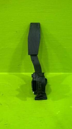 546.gm4e16 Buick 12 13 14 15 16 17 Verano Gas Accelerator Pedal Oem 3663-8