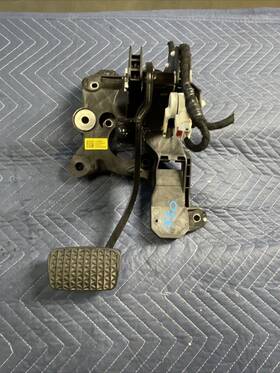 60008880 Buick 2020-2024 Encore Gx Brake Stop Pedal With Bracket Support