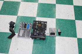 12674052 Cadillac 2017 Escalade 6.2l Engine Control Module Ecm Pcu Throttle Pedal Fuse Box Tcm Set