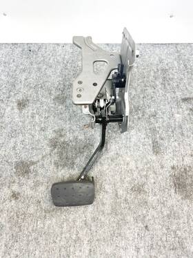84790560 Cadillac 17-24 Xt5 Foot Brake Stop Pedal Oem