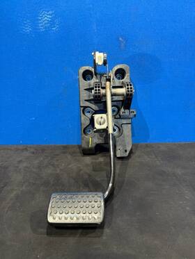 1ga0878082 Chevrolet 2017-2023 Bolt Ev Front Floor Brake Foot Stop Pedal And Bracket Oem