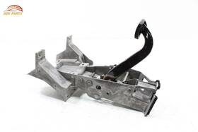23333578 Chevrolet Corvette Steering Column Bracket With Brake Stop Pedal Oem 2017 - 2019
