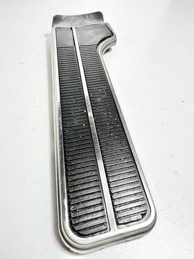 234.gm1s68 Chevrolet Oem 65 66 67 1968 Impala Gas Pedal With Chrome Trim Chevelle El Camino P/up Nice