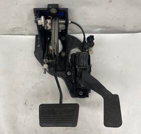 23473716 Chevrolet 2015-2020 Suburban Power Adjustable Gas Brake Pedal Assembly Oem