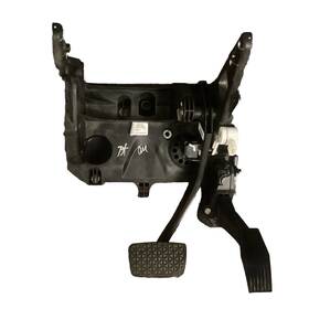 39067320 Chevrolet 2017 Chevy Cruze Brake And Gas Pedal Assembly Oem
