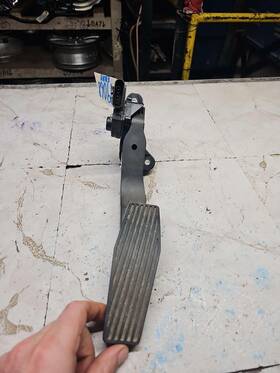 546-999068 Chevrolet 2004-2012 Chevy Malibu Gas Pedal Assembly