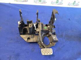 546.gm1t14 Chevrolet 2014-2017 Ss Sedan Brake Pedal Automatic Trans A/t Box Cage 2818