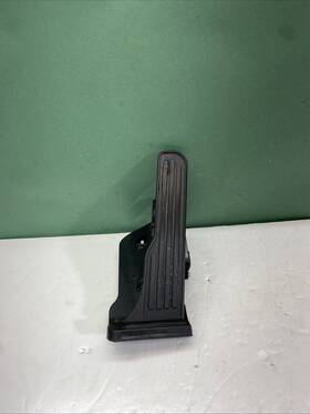 546.gm1u16 Chevrolet 2016-2018 Camaro Gas Fuel Accelerator Pedal Module Unit Oem 1182498