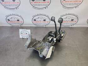 546.gm1y16 Chevrolet 2016 C7 Corvette Brake / Clutch Pedal Assembly - Oem