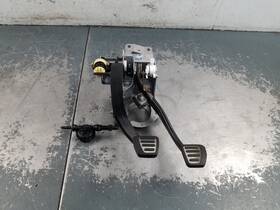 84063733 Chevrolet 2017 Chevy Camaro Zl1 Clutch / Brake Pedal Assembly #8417 Vv1