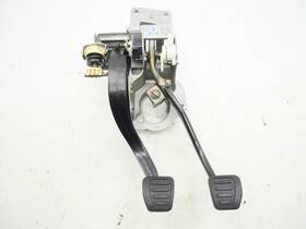 84063734 Chevrolet Used M/t Manual Clutch And Brake Pedal Assembly 2016-2024 Chevy Camaro Ss 1le Oem