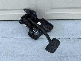 84187600 Chevrolet 2016 - 2023 Malibu Front Left Side Floor Brake Stop Pedal Assembly Oem