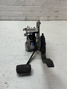 84782680 Chevrolet 2019-2023 Blazer Awd Foot Parking Brake Stop Pedal With Pad Oem