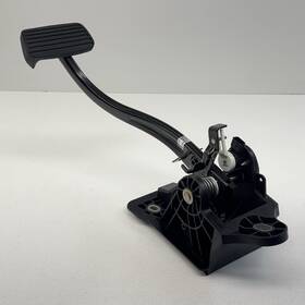 85711112 Chevrolet 24-26 Silverado Sierra 2500 3500 Brake Pedal Assembly Oem