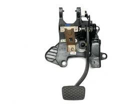 95351910 Chevrolet Brake Pedal With Bracket Fits 2012-2014 Sonic 66675