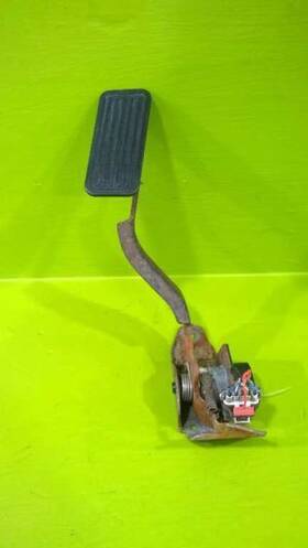 1009032661a5 Chevrolet Truck 03 04 05 Silverado 2500hd Gas Accelerator Pedal Oem 691-5