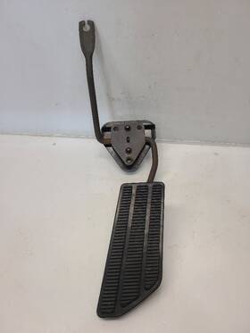 234.gm8f99 Chevrolet Truck 1999 Gmc Suburban 1500 5.7l / At Accelerator Pedal - Cable Driven