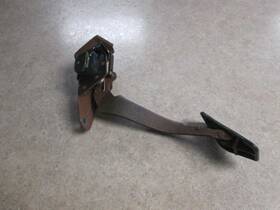 234.gm8m03 Chevrolet Truck 2003 Silverdo 1500 Gas Pedal Assembly 356446