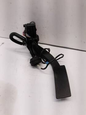 234.gm8m06 Chevrolet Truck 03-07 Silverado 1500 Accelerator Pedal