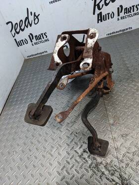 546.gm8389 Chevrolet Truck 82-93 Chevy Gmc Blazer S10 S15 Manual Clutch Brake Pedal Assembly 1161377 546.gm8389 Chevrolet Truck 82-93 Chevy Gmc Blazer S10 S15 Manual Clutch Brake Pedal Assembly 1161377
