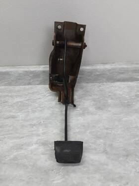 546.gm8594 Chevrolet Truck 88-94 Chevy Gmc Manual Transmission Pedal Assembly Oem