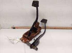 546.gm8693 Chevrolet Truck 1993 Chevy 2500 Brake/clutch Pedals 12082855