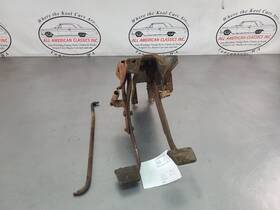 546.gm8d79 Chevrolet Truck 1974-84 Chevy / Suburban Manual Trans Clutch /brake Pedal Box Assembly
