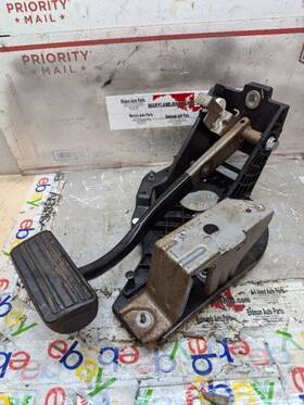 546.gm8m14 Chevrolet Truck 2014 Silverado Brake Pedal Assembly