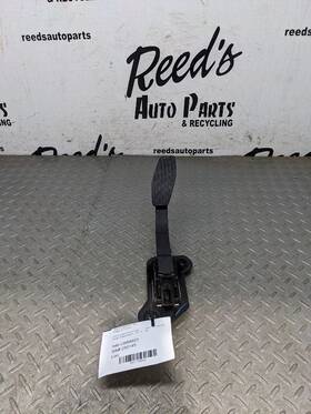 546.gm8m23 Chevrolet Truck 2019-2025 Silverado Sierra 1500 2500 3500 Accelerator Gas Pedal Sensor 8 1179554