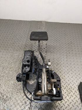 546.gm8s15 Chevrolet Truck 2015 - 2020 Suburban Brake Foot Stop Pedal Oem 1183096