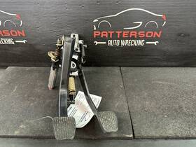 1702900119 Chrysler 04-08 Crossfire Clutch And Brake Pedal
