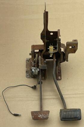 2947857 Chrysler 1968 1969 1970 Mopar B Body Four Speed Clutch 4 Spd Pedals Under Dash Brake Gtx