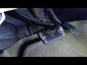 546.ch1k08 Chrysler 2008 Sebring Convertible Pedal Brake