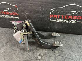 A1702900119 Chrysler 04-08 Crossfire Manual Trans Clutch And Brake Pedal Id