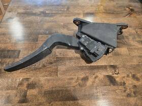 1048701trm Dodge 2005-2006dodge Magnum Accelerator Gas Pedal Unknown Condition