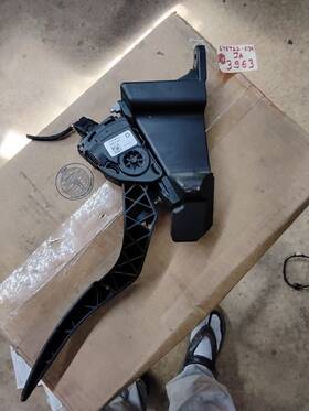 234.ch2s15 Dodge Challenge 2015 Accelerator Parts 678722