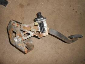 546.ch2r06 Dodge Charger 2006 Pedal Brake/clutch 25777